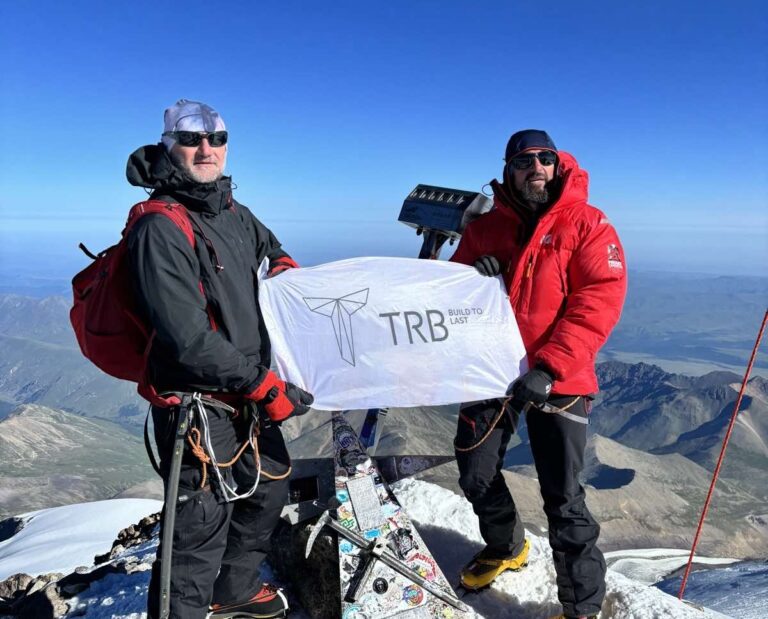Kompanija TRB podržala Planinarsko alpinistički klub SUMMIT u osvajanju vrha Elbrus
