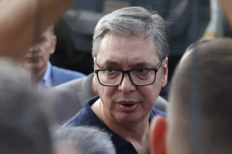 Teške riječića Vučića o situaciji u Novom Pazaru: Ekstremisti tukli policajce; Blokaderi su izvršioci političkih naloga