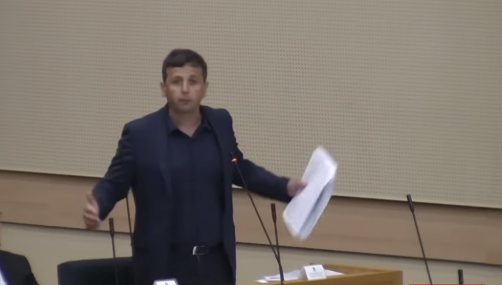 Ponovo haos u NSRS: Stevandić; „Mali primitivac“: Vukanović: „Ubiću vas istinom“