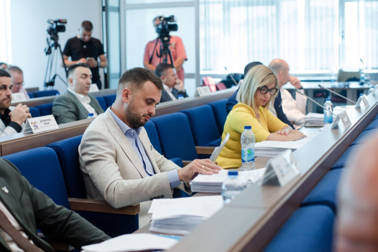 Jednoglasno usvojena inicijativa odbornika Vladimira Sarića za izgradnju dječijeg igrališta u naselju Pet jezera