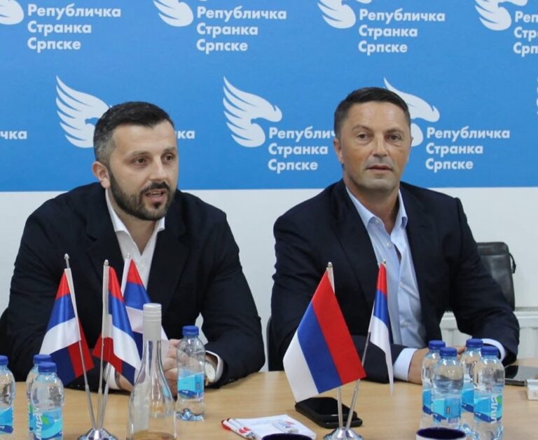 RSS pojačala redove u Vlasenici, prišli joj predsjednici Demosa i NPS-a