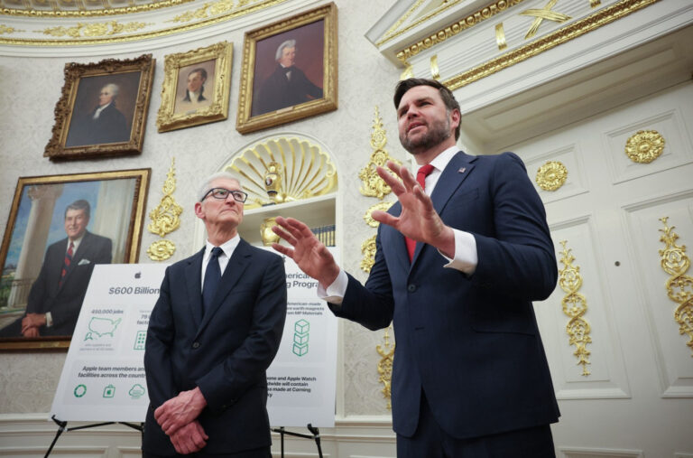 Džej Di Vens objavio viralni mem: „Reci hvala“ VIDEO