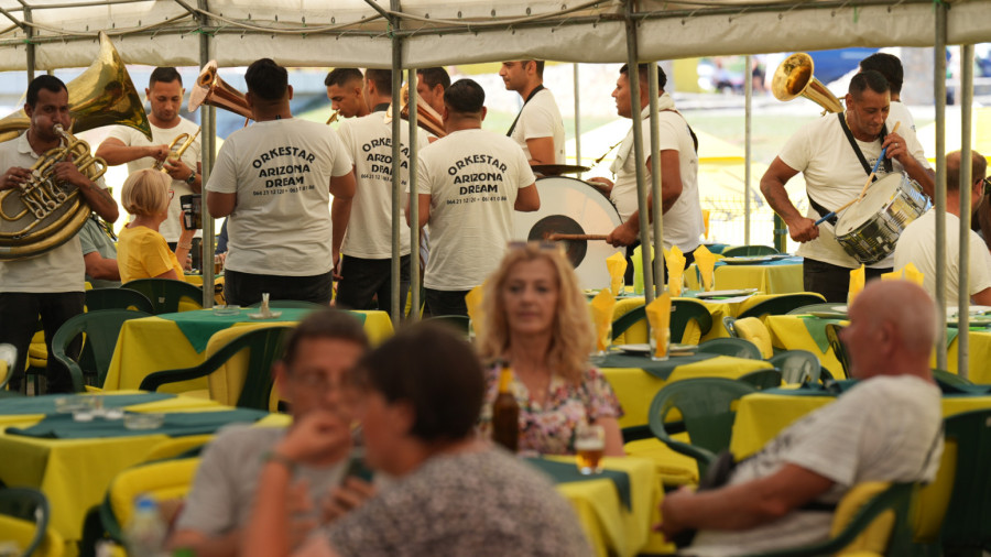 Kafa 200, pivo 400 dinara: Ovo su cene u Guči, jedno posebno bode oči FOTO