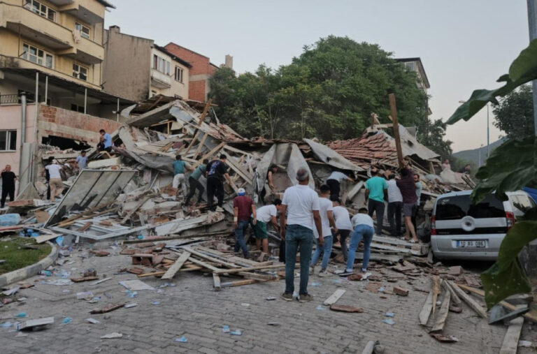 Turska se i dalje trese: Jutros zabilježeni novi zemljotresi; Jedna žrtva, na desetine povrijeđenih FOTO/VIDEO