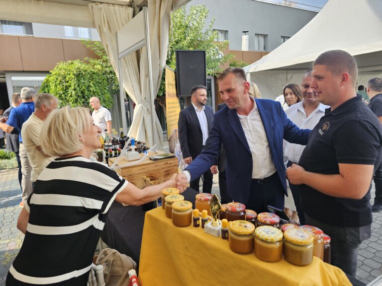 Otvoren Sajam šljive, voćnih rakija i meda u Ugljeviku: Sabor domaćina i tradicije