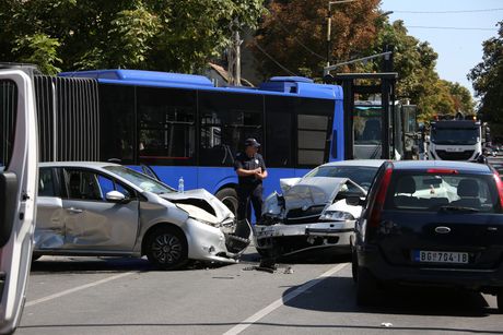 Detalji užasa u Zemunu: Poginula djevojčica (16), uhapšen osumnjičeni!