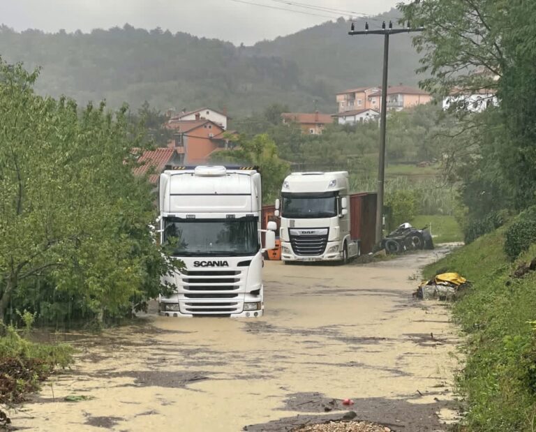 Jezivo nevrijeme u Sloveniji: Bujice nose sve pred sobom FOTO
