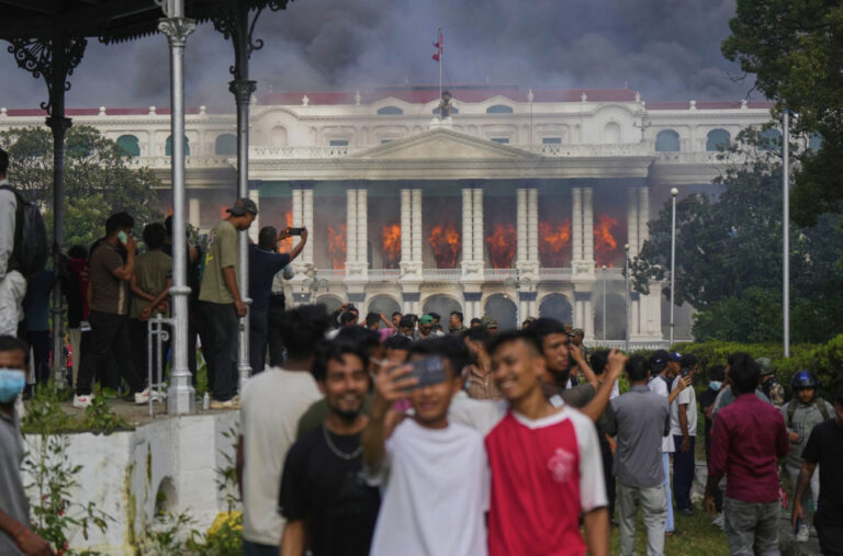 Haos u Nepalu: Čeka se rasplet