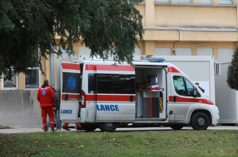 Teška saobraćajka kod Valjeva: Sudar vozila Hitne pomoći i automobila; Ima teško povrijeđenih