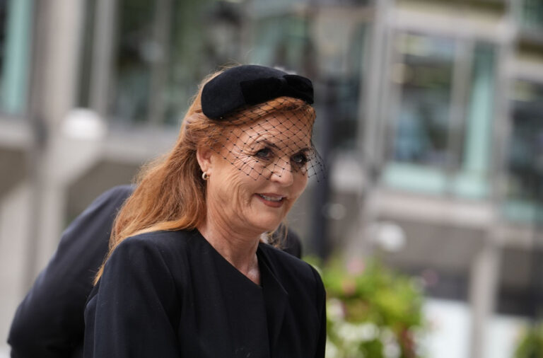 Novi skandal na dvoru: Sara Ferguson pisala Epstajnu FOTO/VIDEO