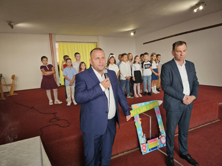 „NOVO RUHO“ ugljevičke škole „Aleksa Šantić“: Đacima sve da bude potaman