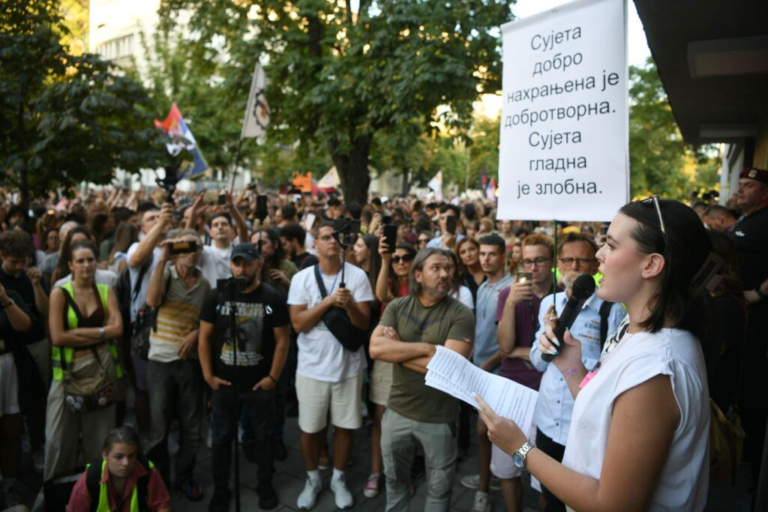 Protest ispred Pete beogradske gimnazije: Stigao i „Beogradski sindikat“