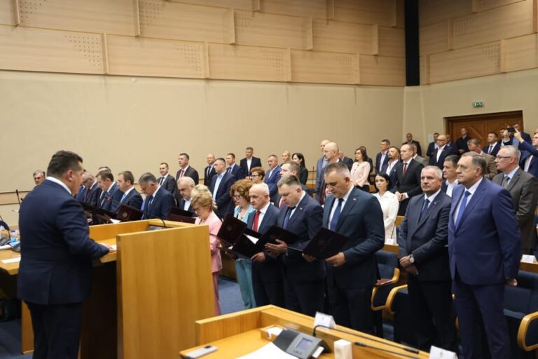 Srpska dobila novu Vladu: Ministar iz Bijeljine samo Vojin Mitrović