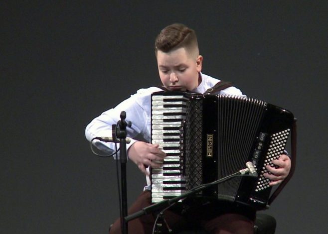 Muzičko-poetsko veče u Galeriji Centra za kulturu Semberija: „Kad harmonika zasvira, kad poezija zapjeva“