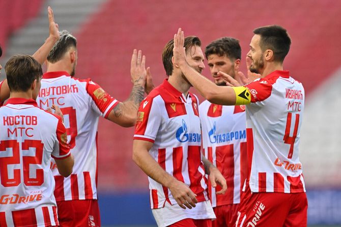 Topovski udari, crveni karton, prekidi, promašen penal, 17 minuta nadoknade: Zvezda u ludnici slomila Radnički