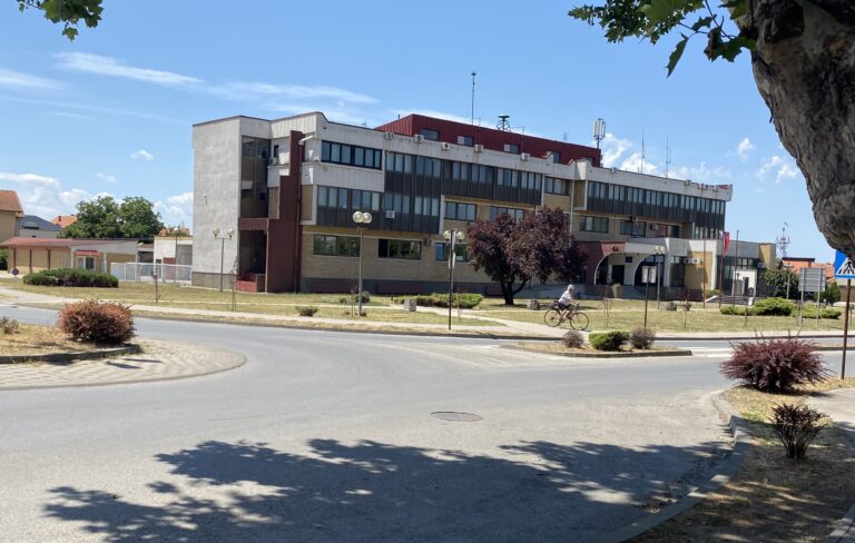 PU Bijeljina: Provalio u prostorije javne institucije, ukrao dva putnička automobila i računarsku opremu