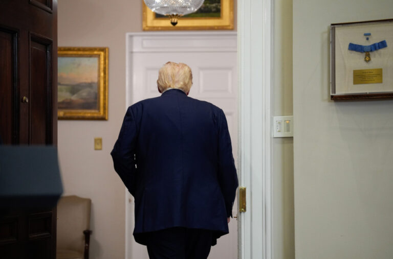 Tramp okrenuo leđa Putinu; „Razočarao me je…“