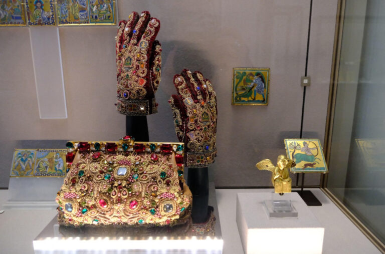 Direktorka Luvra priznala: „Strašno je, nemamo dovoljno kamera“