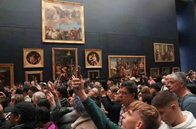„Makar nisu ukrali Mona Lizu“; Posetioci u čudu kad su ponovo posetili Luvr FOTO