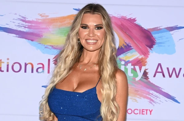 Kristin Mekginis blista posle razvoda: Vratila se još zgodnija, u minijaturnom bikiniju FOTO