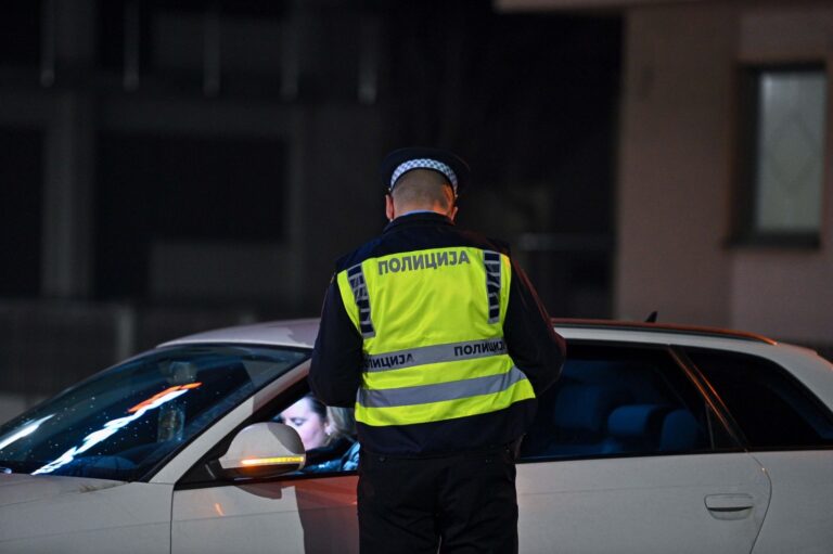 Vozač iz Srpske pokušao da podmiti policajce: Mogao proći sa 50 KM, sad mu prijeti zatvor