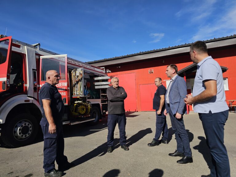 Salcburg poklonio Ugljeviku moderno vatrogasno vozilo: Prijateljstvo i podrška!