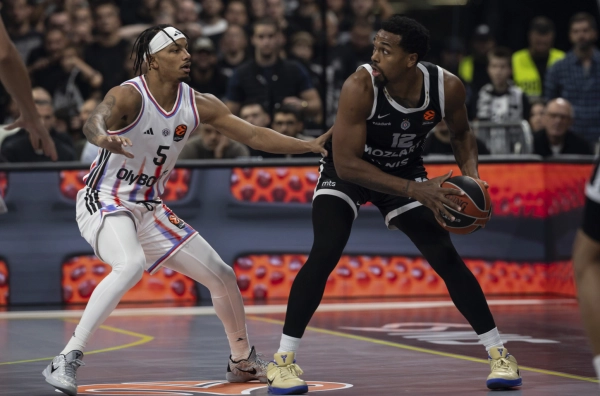 Partizan očajan, Pariz zatrpao koševe u beogradskoj Areni