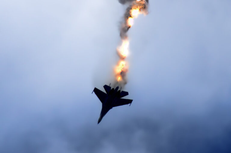 Srušio se avion: Veliki oblak dima; Ima povrešenih; „Držite se dalje“ FOTO/VIDEO