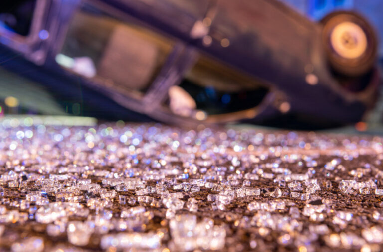 Teška saobraćajka kod Vrnjačke Banje: Auto sleteo sa puta, prevrnuo se i zapalio VIDEO