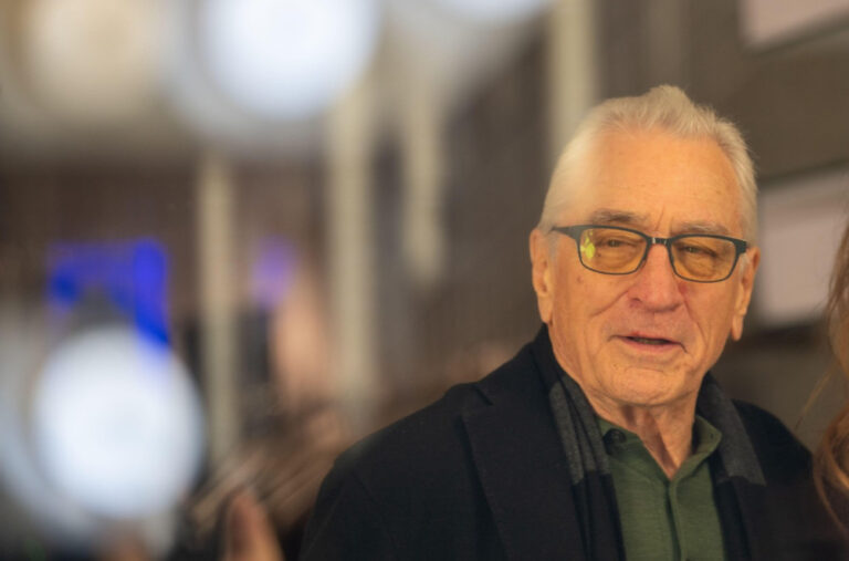 Robert De Niro snima film o Račku: Holivud stiže u Prištinu?