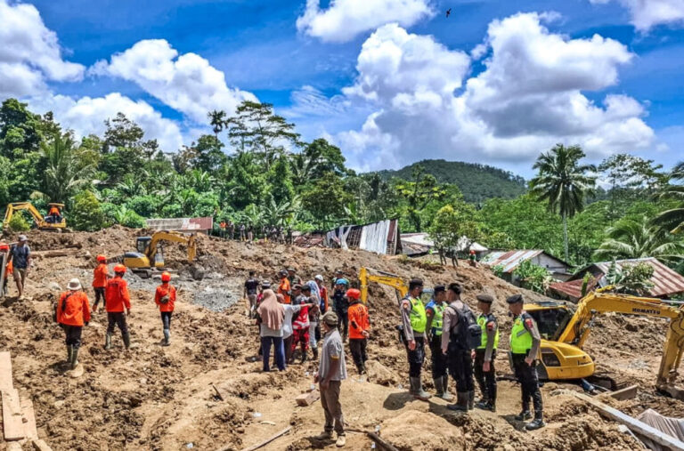 Raste broj žrtava na Javi: Nakon vulkana i klizište pogodilo ostrvo, broje se žrtve
