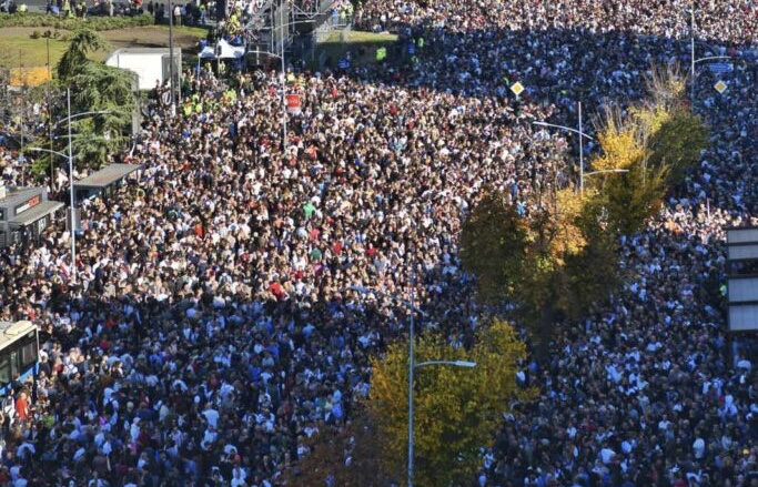 Najveći komemorativni skup u istoriji Srbije: „Ne bi bilo ove krvi da je bilo sve po zakonu“