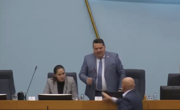 Drama u Skupštini: „Rat“ Stevandića i Dončića, teške riječi..(VIDEO)