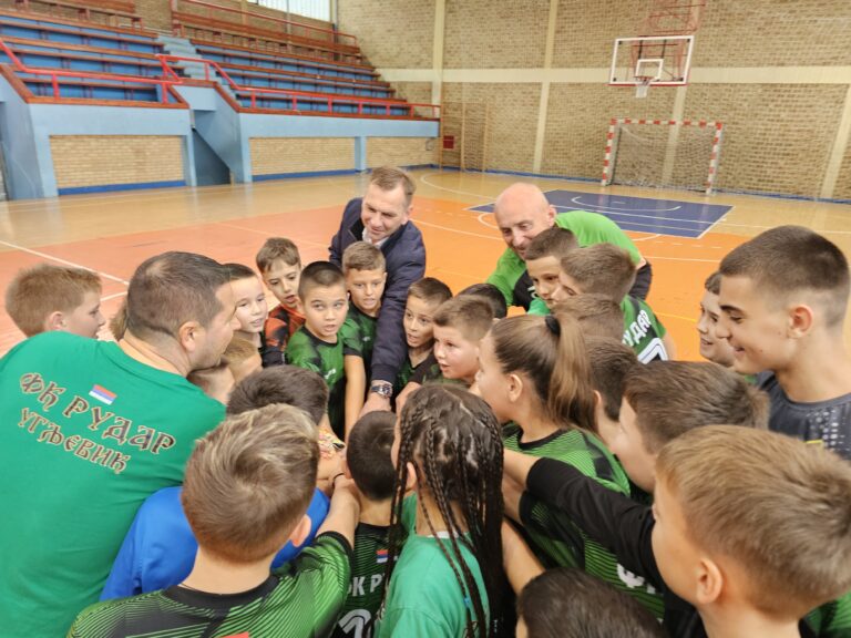 Podrška mladim ugljevičkim fudbalerima: Uručena sportska oprema Školi fudbala „Rudar“
