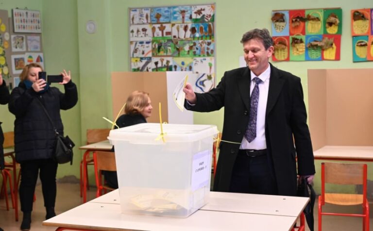 Branko Blanuša u pratnji supruge glasao u Banjaluci