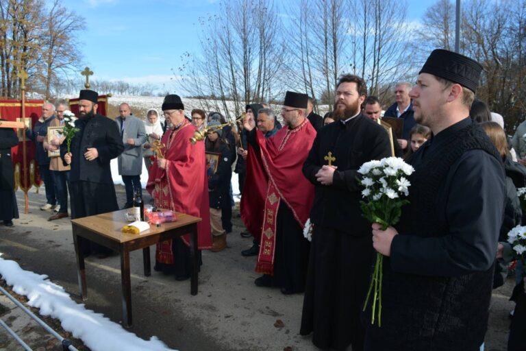 Pukiš kod Lopara: Služen parastos za 104 mirosavačka mučenika