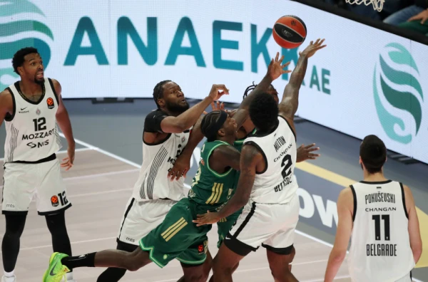 Partizan se raspao u drugom poluvremenu: PAO slavio u Atini