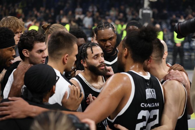 Frka među igračima na kraju meča: Vašington i Vanja Marinković imali žustru raspravu zbog Grobara