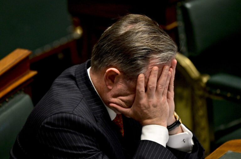 Kako je čovjek zvani „politička životinja“ i „simbol kontradikcije“ matirao Fon dr Lajen i Merca