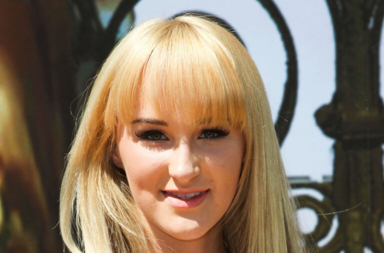 Poginula mlada pjevačica: Nastupala sa slavnim bendom FOTO