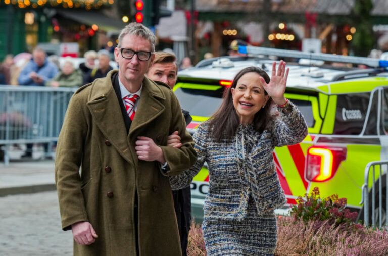 Nobelovka slomila pršljenove bežeći iz zemlje: Bekstvo planirano dva meseca