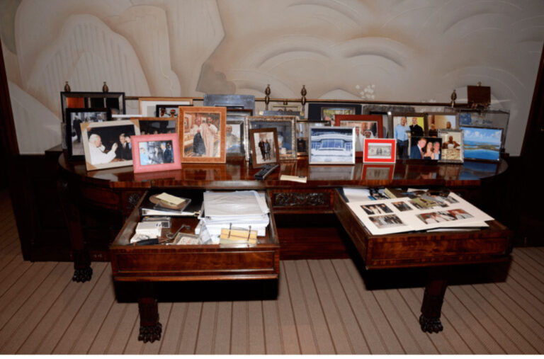 FBI pronašao više od milion novih Epstajnovih dokumenata: Uskoro će biti objavljeni FOTO