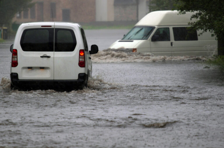Kataklizmične scene u Grčkoj: Nabujala rijeka prijeti da odnese sve pred sobom, i Atina na udaru VIDEO