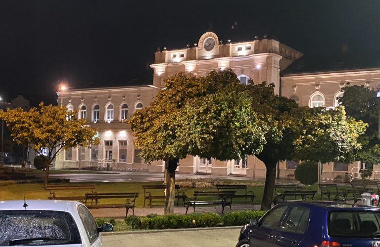 Grad Bijeljina raspisao javni poziv za najljepše novogodišnje ukrašene objekte