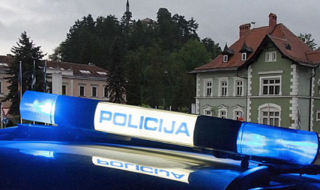 Maloljetnik i dvije žene povrijeđeni u Petrovu, pješaka u Brodu udario auto