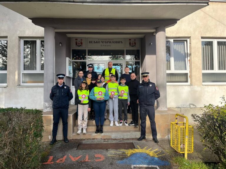 Lopare: Sprovedena preventivna kampanja pod nazivom „Parkiraj pametno, parkiraj propisno“