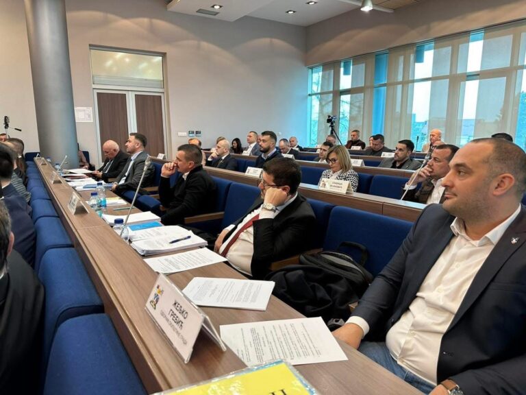 Klub odbornika SNSD-a: Podrška ključnim budžetskim aktima, uz jasna upozorenja na nezakonito i neodgovorno upravljanje