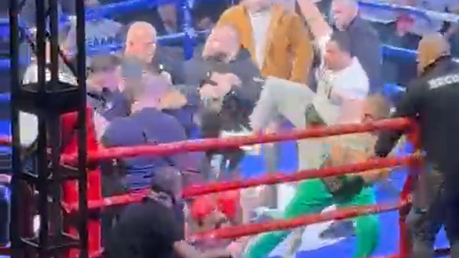 Masovna tučnjava u Novom Pazaru: Bokser slavio pobjedu protiv domaćeg takmičara pa gledaoci ušli u ring