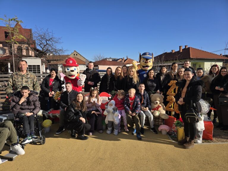 Bijeljina: Održan novogodišnji humanitarni bazar „Advent srca“
