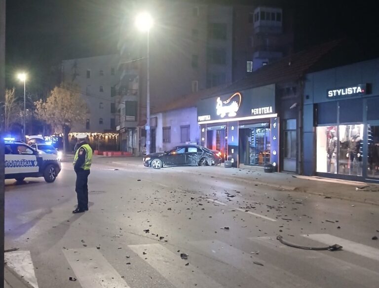 Saobraćajna nezgoda u centru Bijeljine: Jedna osoba povrijeđena, vozač Tuarega imao 1,68 promila alkohola
